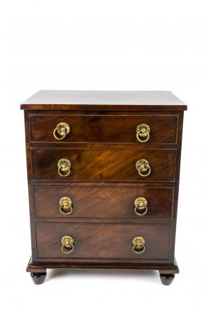 A George III Mahogany Commode / Cellarette Attributed to Gillows