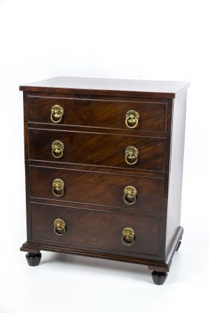A George III Mahogany Commode / Cellarette Attributed to Gillows