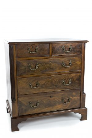 George III Mahogany Chest of Drawers With Cross-Banded Top