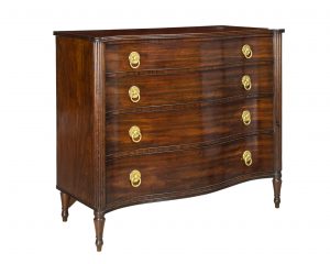 A Quality Mahogany Serpentine Chest of Drawers With Reeded Corner Columns