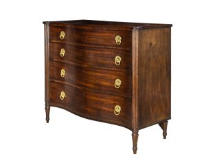 A Quality Mahogany Serpentine Chest of Drawers With Reeded Corner Columns